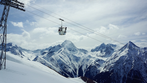 Ski lift Photo by Stella Caraman